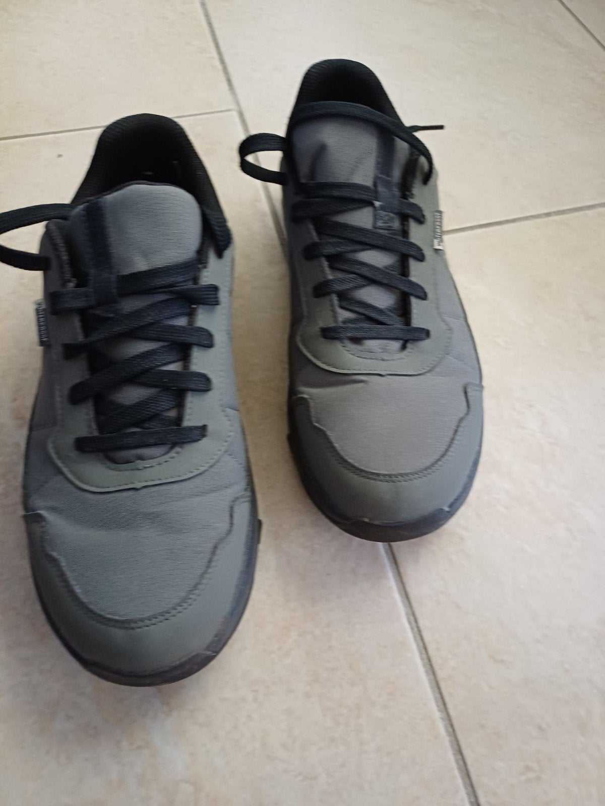 decathlon grijze herensneakers mt 43, Kleding | Heren, Overige kleuren, Ophalen of Verzenden, Zo goed als nieuw, Decathlon