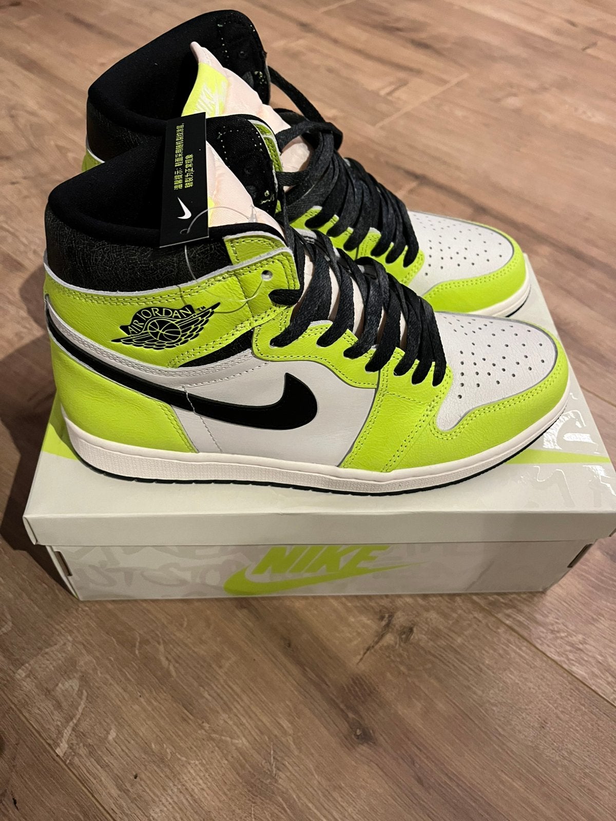 Air Jordan 1 Retro High OG Volt/Sail/Zwart - Maat 42,5, Zwart, Nieuw, Ophalen of Verzenden, Sneakers of Gympen