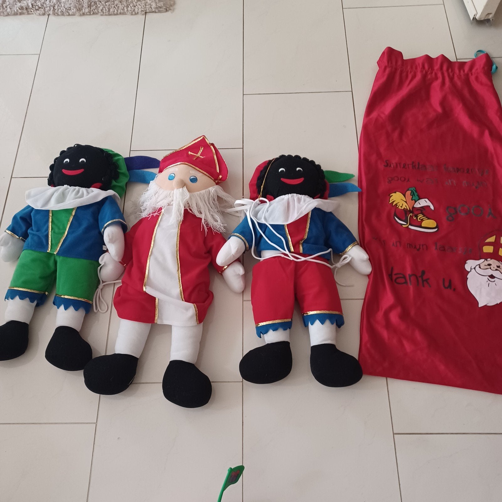 3x sinterklaas poppen + zak 27,50€, Diversen, Sinterklaas, Ophalen of Verzenden, Nieuw