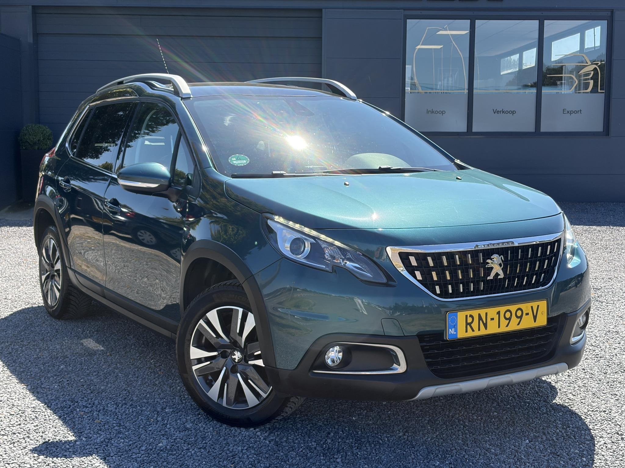 Foto 2 van Peugeot 2008 1.2 PureTech Allure D-riem vv in 02-2026 l Pano