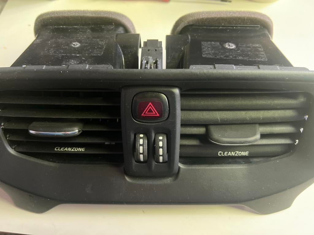 Luchtrooster Volvo V40 - Werkend, mist koppelstukje, Gebruikt, Ophalen of Verzenden, Volvo, V