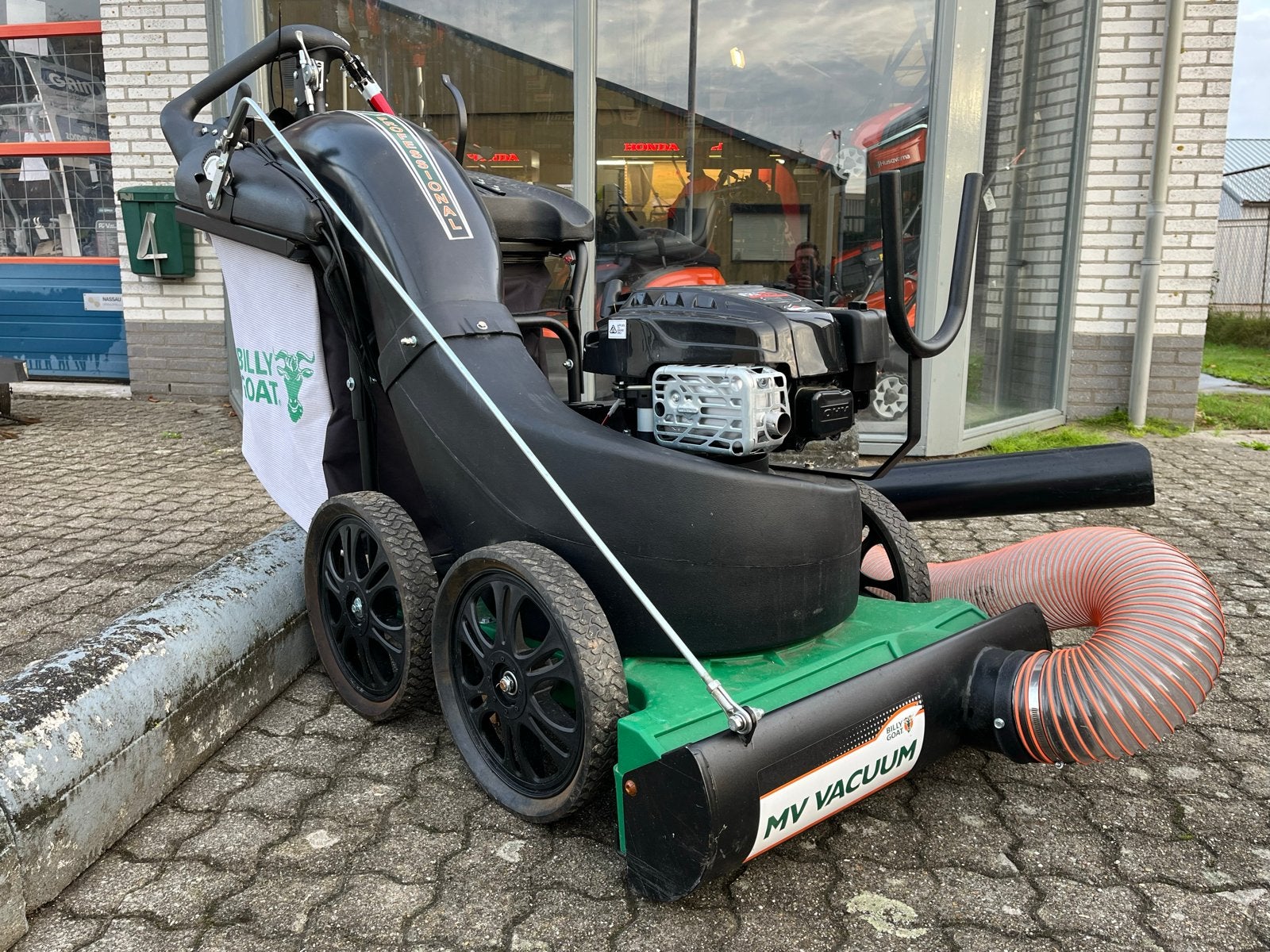 Billy Goat MV601SPE Bladzuiger - Zo goed als nieuw, Ophalen, Benzine, Handgedragen, Zo goed als nieuw