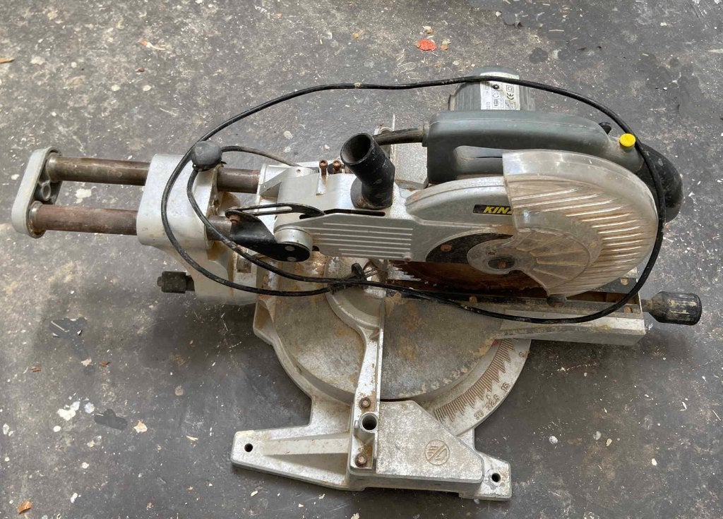 Kinzo Afkortzaag 1800W, Doe-het-zelf en Verbouw, Gereedschap | Zaagmachines, Ophalen, Gebruikt, Kinzo, Afkortzaag