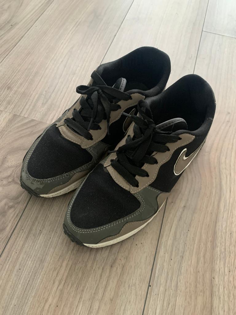 Zeer Prachtige Nike Schoenen Kleur  Zwart Bruin Wit Maat 43, Kinderen en Baby's, Kinderkleding | Schoenen en Sokken, Ophalen of Verzenden
