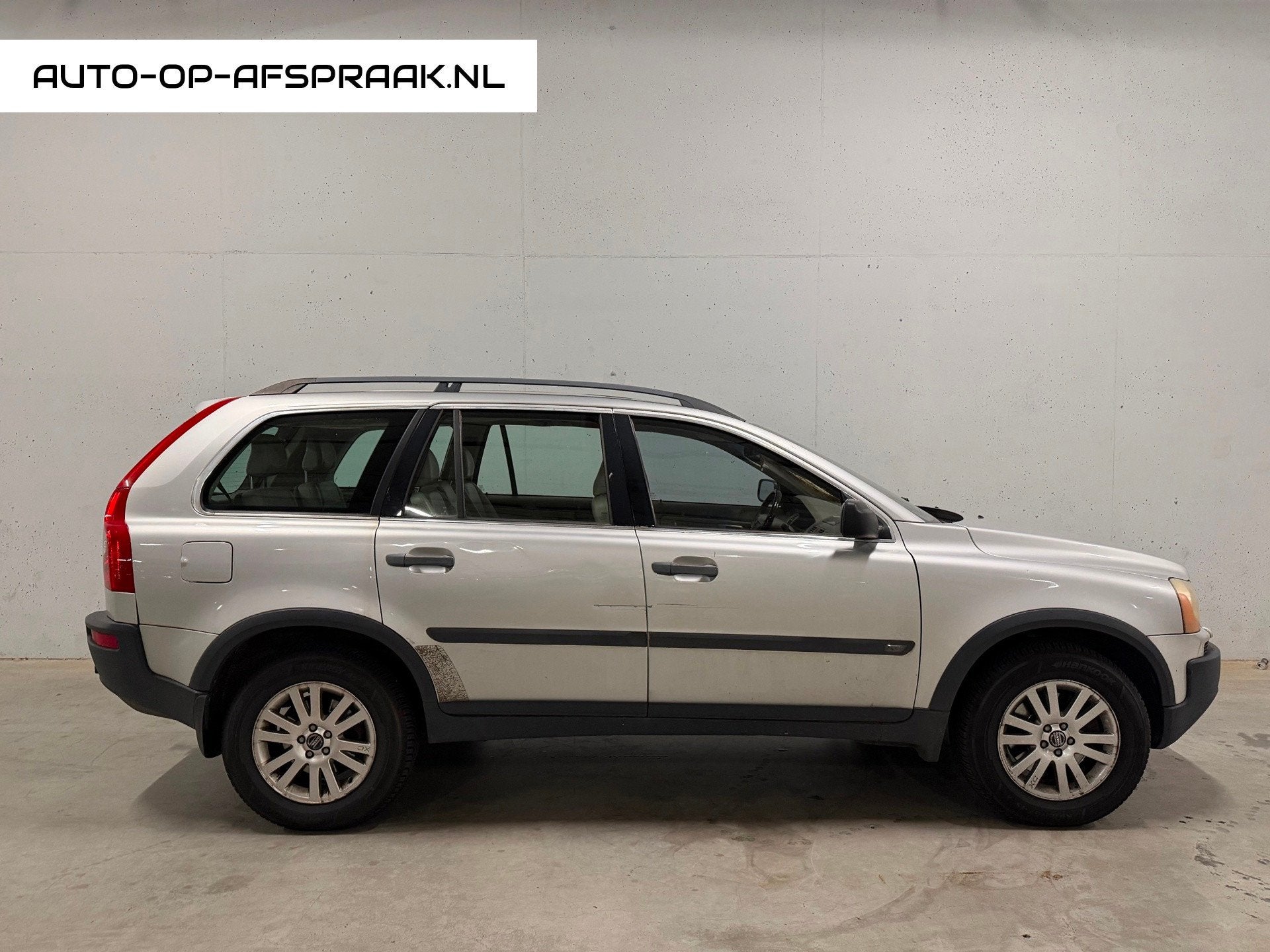 Volvo XC90 2.5 T Momentum Aut. 7p. Leer Pano 4x4, Auto's, Gebruikt, 7 stoelen, 2521 cc, Leder