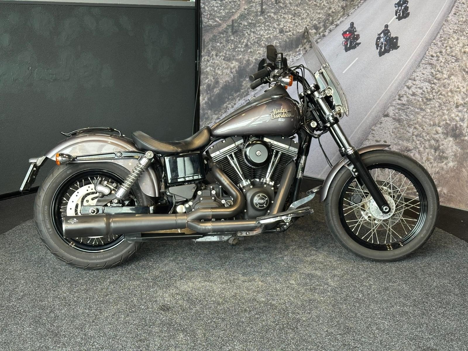 Harley-Davidson FXDB Street Bob 103 (bj 2016), Motoren, Laan van Vredenoord 33
2289 DA  RIJSWIJK, NL, Bedrijf, Overig, Sales@harleydavidsonrotterdam.nl