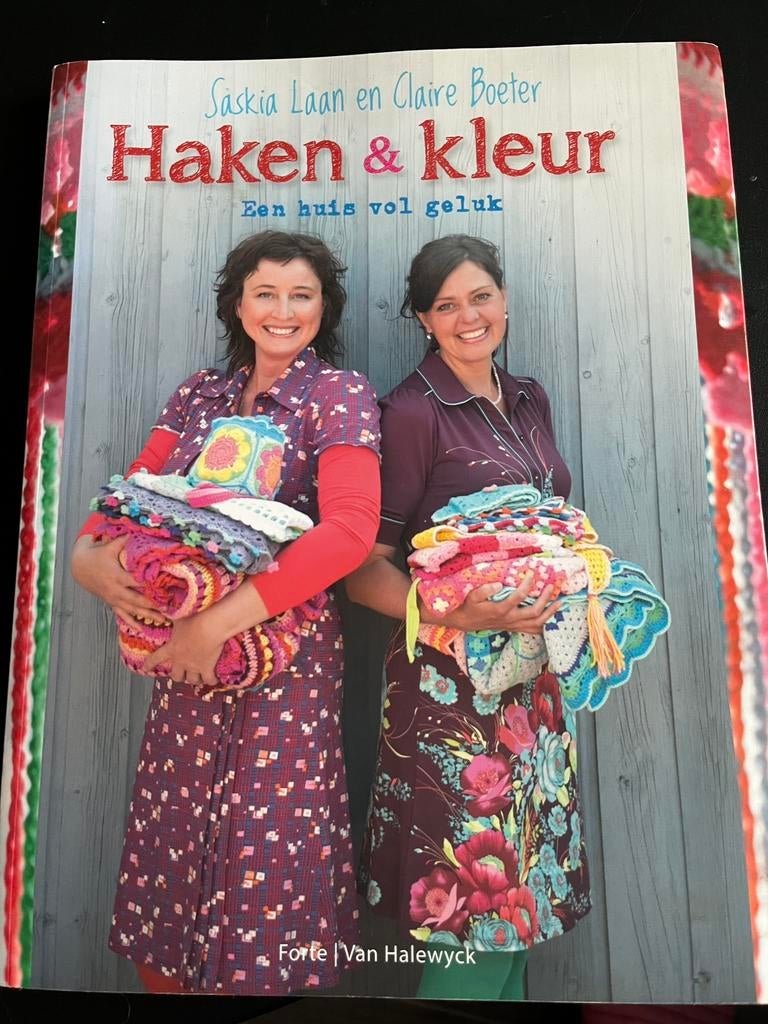 Boek Haken & Kleur, Boeken, Hobby en Vrije tijd, Ophalen of Verzenden, Zo goed als nieuw, Breien en Haken