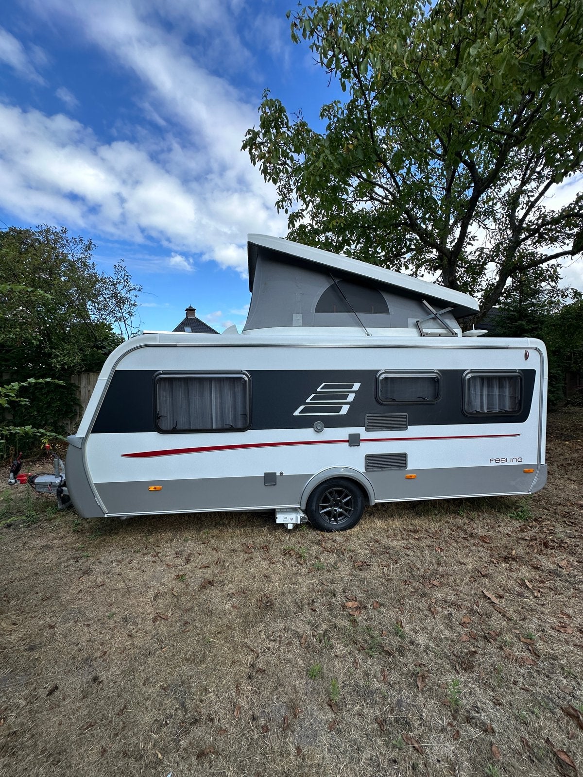 Hymer Eriba Feeling 470Compacte hefdak caravan, Rondzit, Omvormbare zithoek, Particulier, 4 tot 5 meter