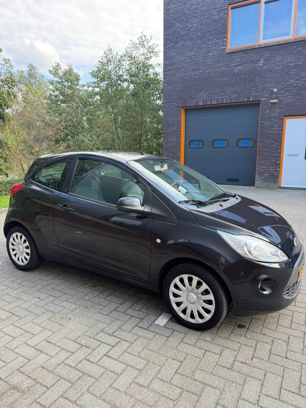 Ford Ka 1.2 51KW 2010 Zwart Distrubitieriem vervangen, Auto's, Voorwielaandrijving, 1242 cc, 4 cilinders, 4 stoelen