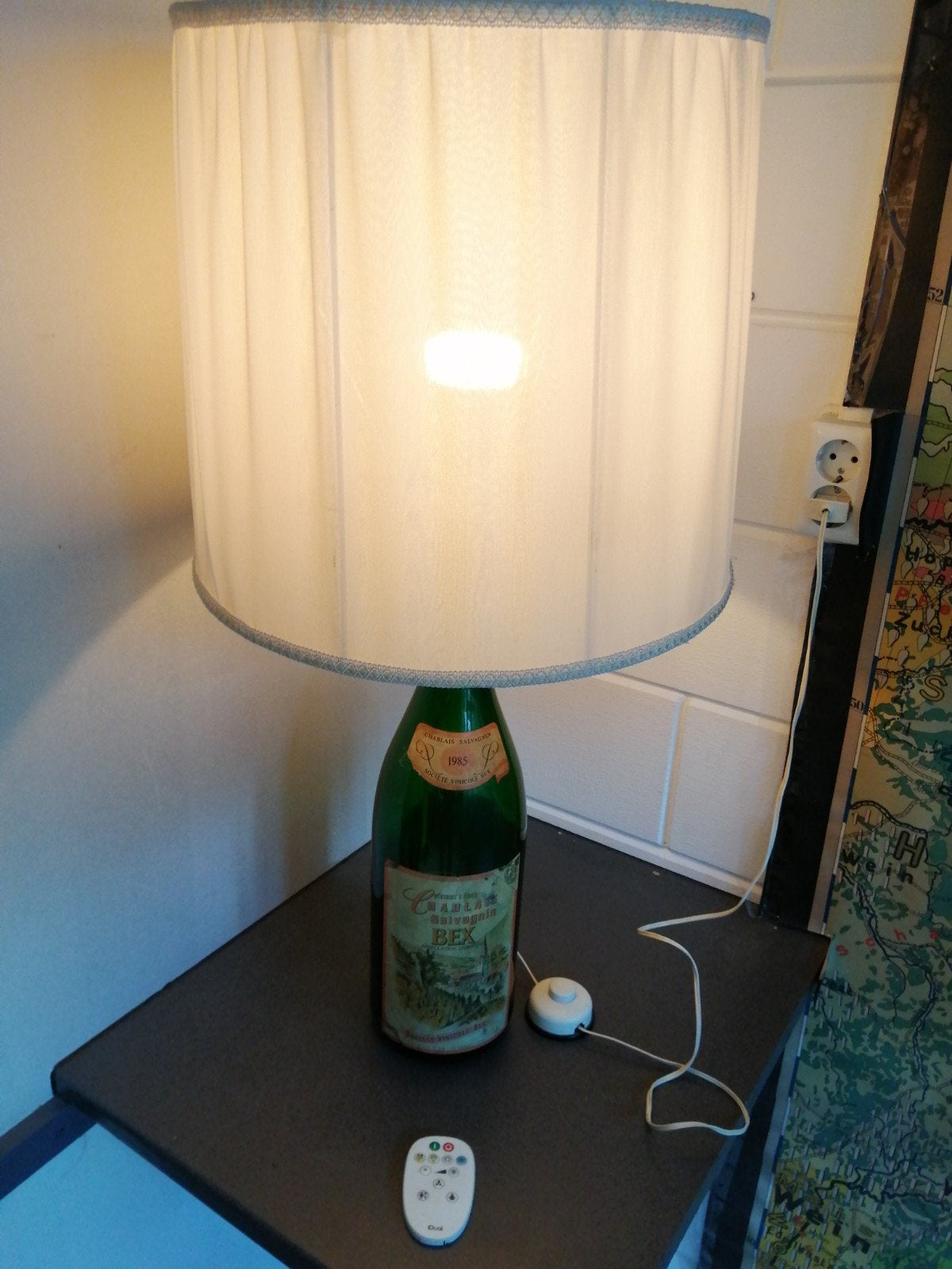 Xxl oude wijnfles als lamp totale hoogte 80 cm mooie staat., Antiek en Kunst, Curiosa en Brocante, Ophalen of Verzenden
