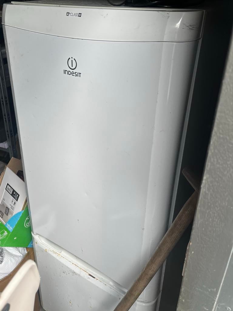 Indesit Koelkast met vriesvak, Witgoed en Apparatuur, Koelkasten en IJskasten, Ophalen, 150 tot 200 liter, Gebruikt, 60 cm of meer