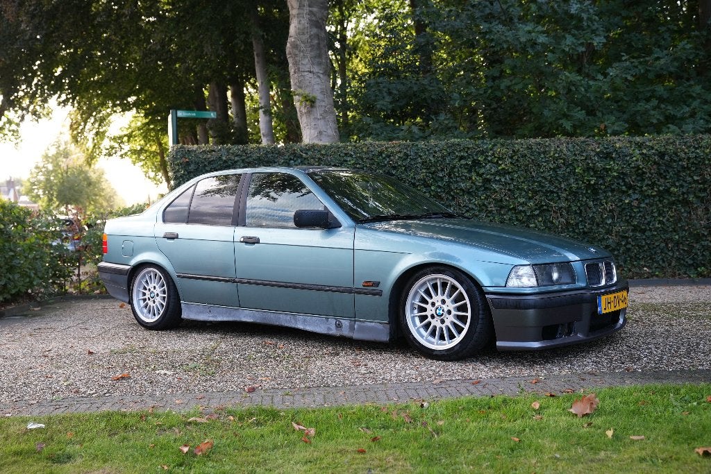 BMW E36 1.6 I 316 AUT 1994 + Extra onderdelen, Auto's, 1596 cc, 4 cilinders, Origineel Nederlands, 103 pk