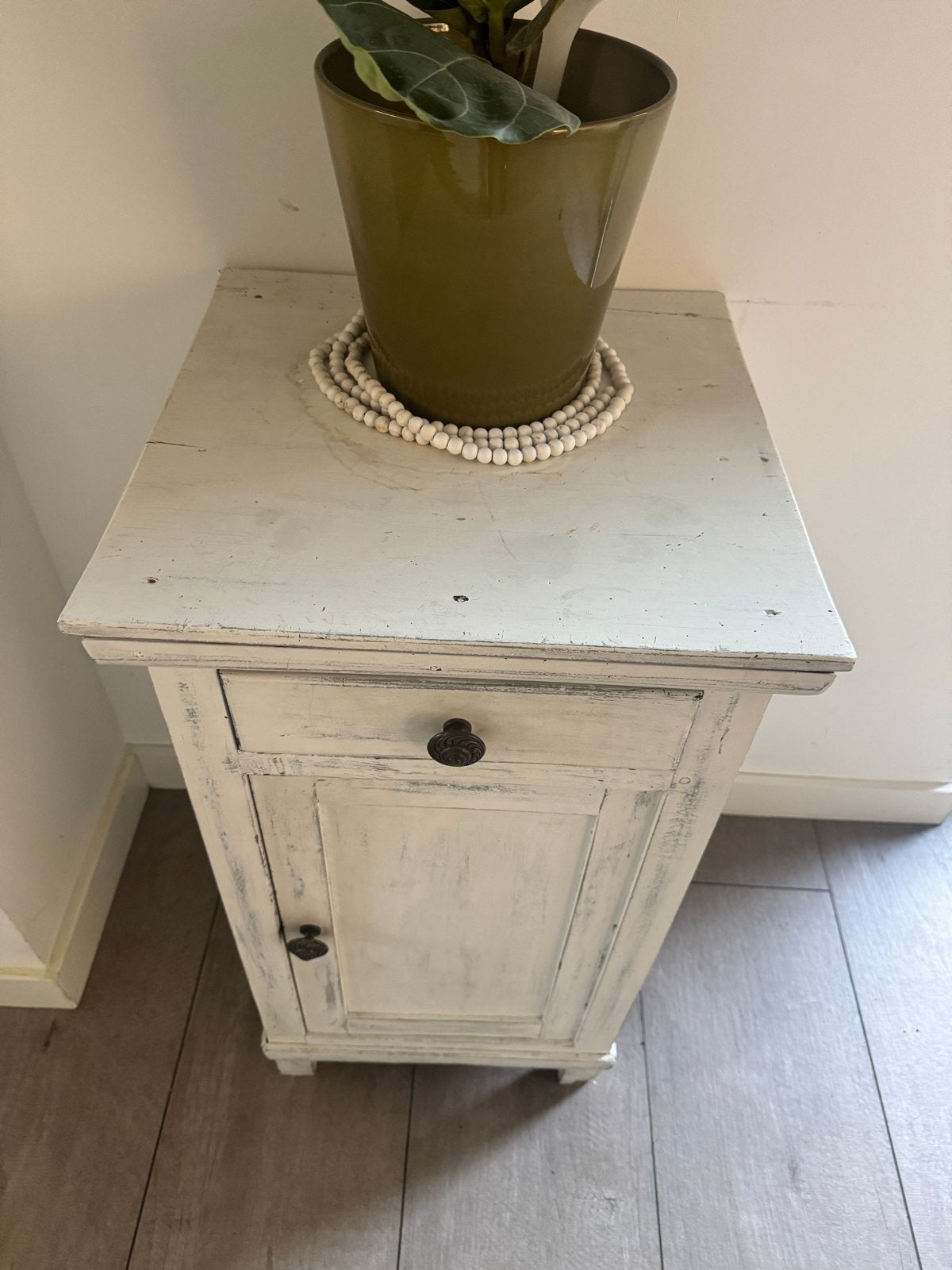 Vintage wit kastje met lade en deurtje - 85 cm hoog, Ophalen, Gebruikt