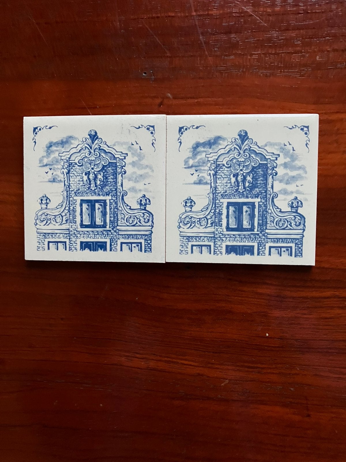 2 dezelfde KLM tegeltjes, Ophalen of Verzenden
