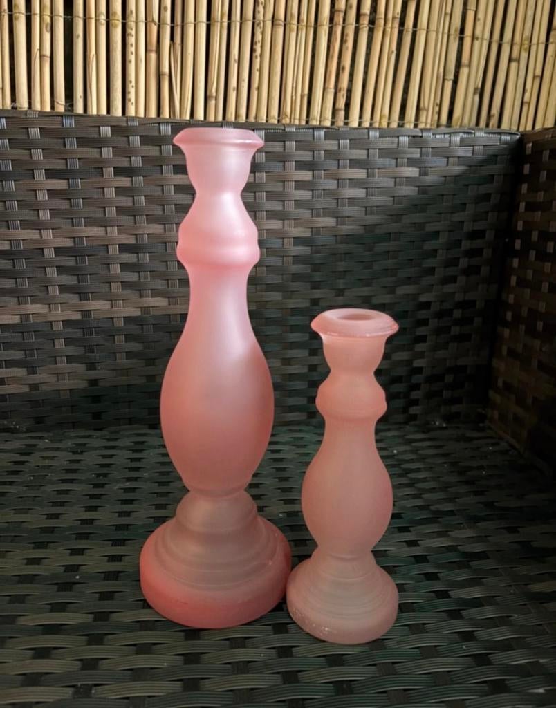 Twee roze kandelaars, Overige materialen, Gebruikt, Overige kleuren, Ophalen of Verzenden
