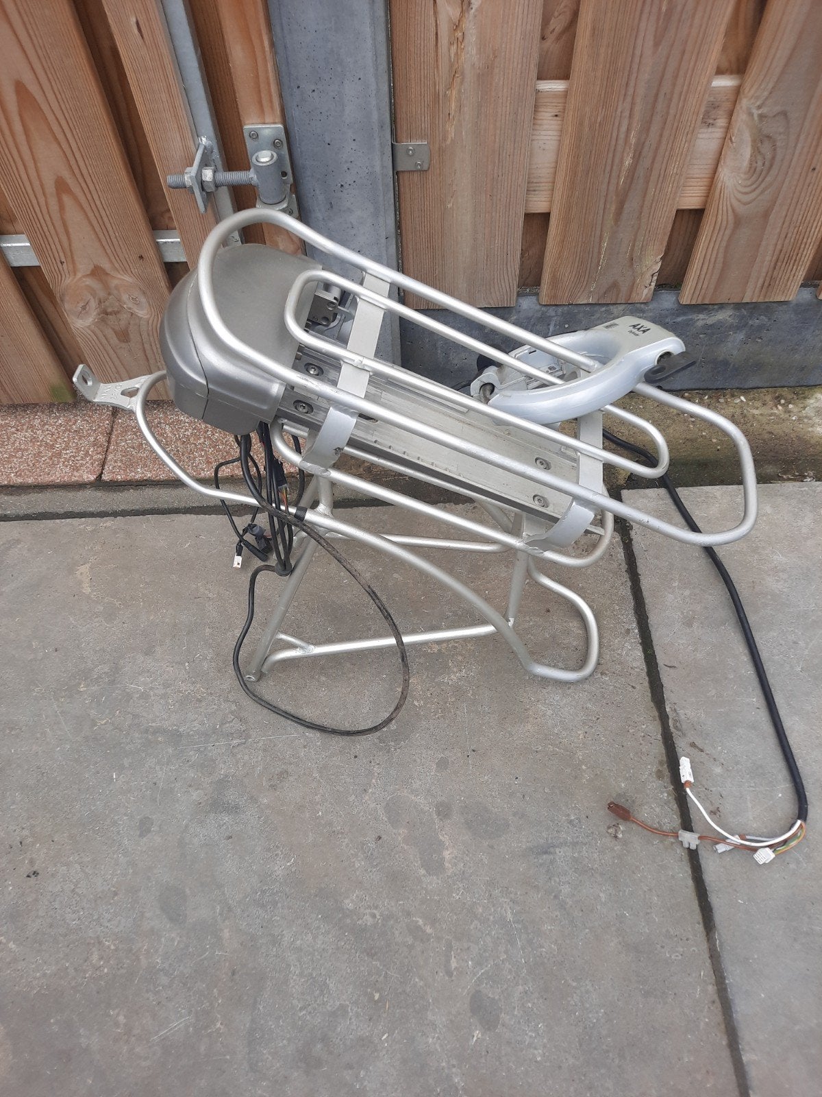 Bagedrager met accu houder controler kabelboom slotjes, Ophalen of Verzenden, Zo goed als nieuw