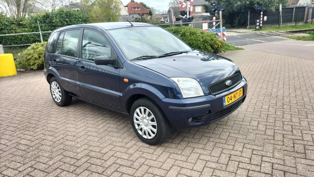 FORD FUSION,1.4 16V , nap & apk  , distr historie, Voorwielaandrijving, 40 €/maand, Zwart, Blauw