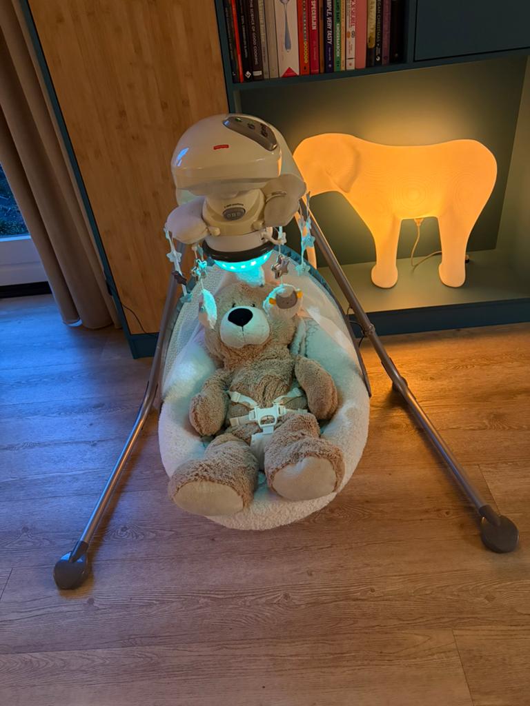 Elektrische babyschommel met muziek en lichtje, Ophalen, Fisher-Price, Gebruikt, Schommelstoel