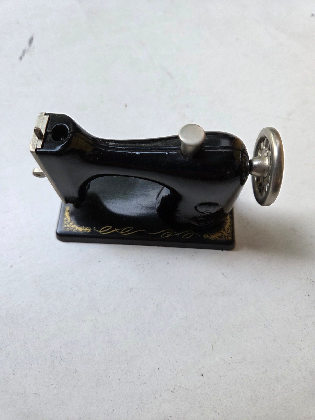 Vintage naaimachine Aansteker, Verzamelen, Ophalen of Verzenden, Gebruikt, Aansteker