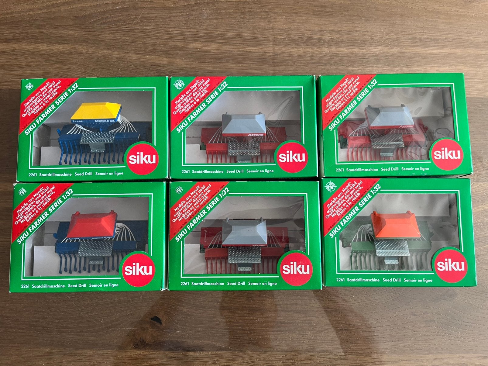 Zes zaaimachines in speciale kleuren gespoten Siku 2261, Ophalen of Verzenden, Nieuw, Tractor of Landbouw, SIKU