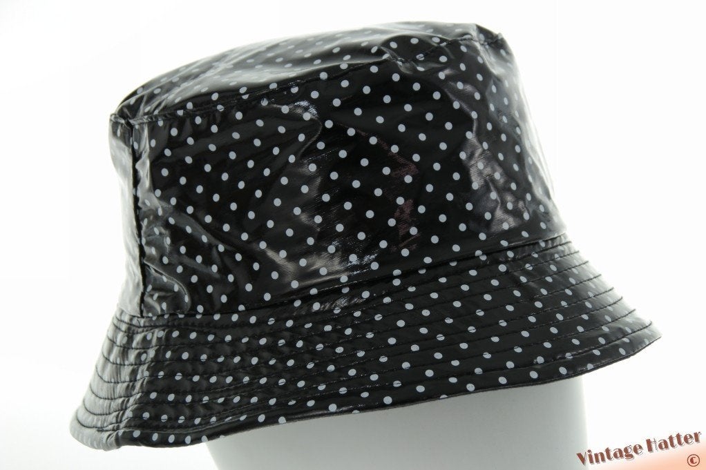 Regenhoed buckethat zwart PVC met witte stippen 57-58 nieuw, Kleding | Dames, Ophalen of Verzenden, Nieuw, 56 of 57 cm (M, 7 of 7⅛ inch)
