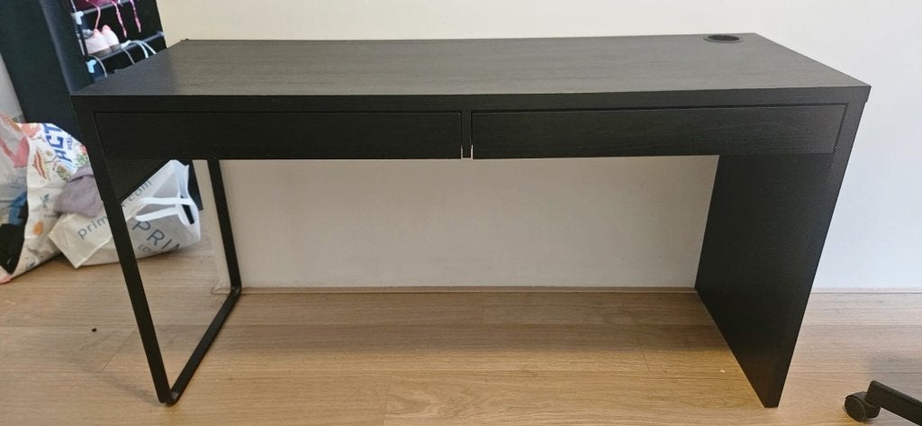 IKEA Micke bureau / desk zwartbruin (142 x 50), Huis en Inrichting, Ophalen, Zwart, Gebruikt, Hout
