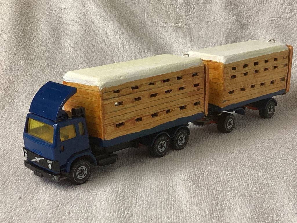 VOLVO F7 vrachtwagen met aanhanger voor veevervoer, Ophalen of Verzenden, Zo goed als nieuw, Bus of Vrachtwagen, SIKU
