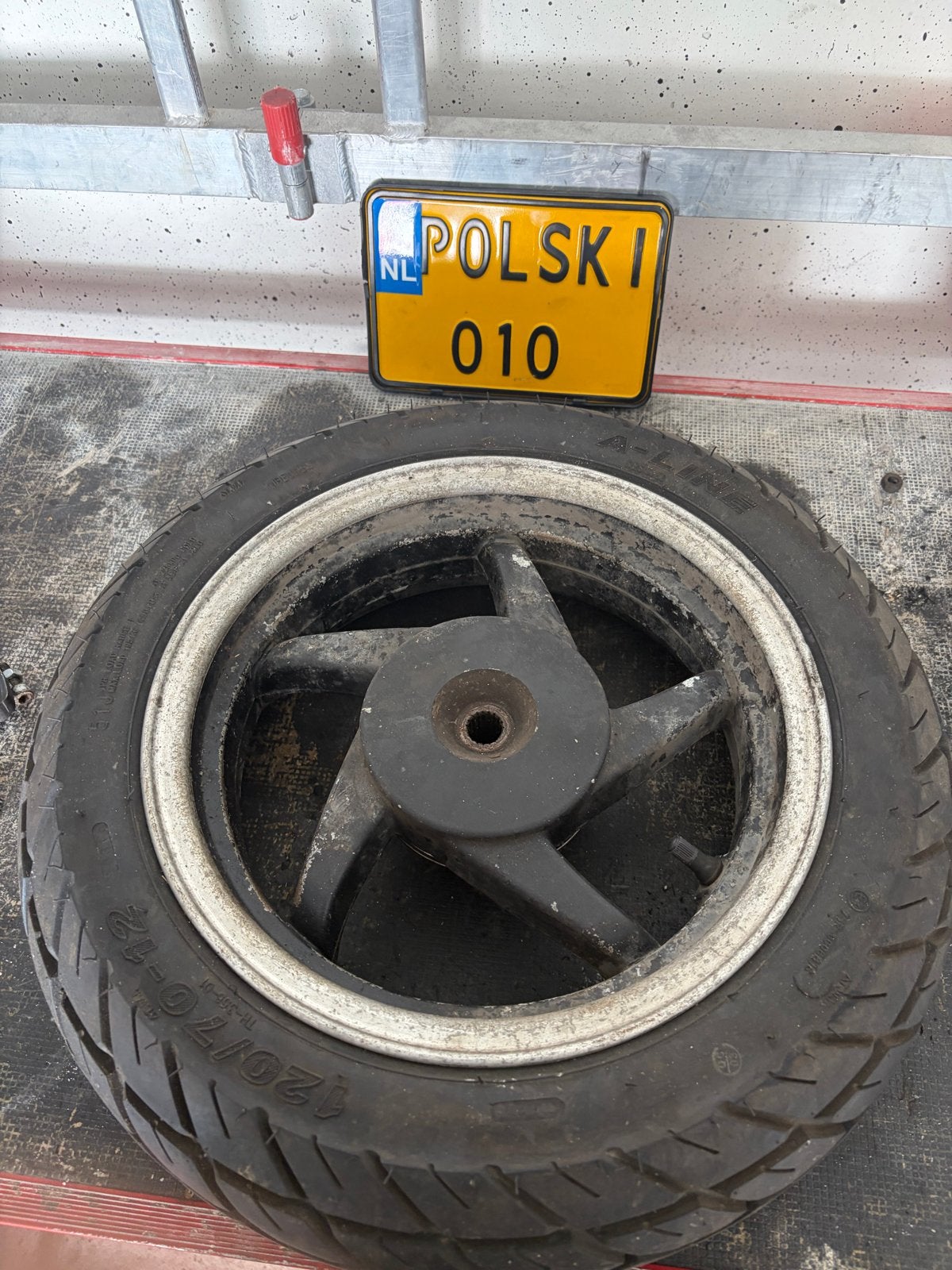 12 inch achterwiel met band - Scooter/Brommer, Ophalen of Verzenden, Gebruikt, Overige typen, Piaggio