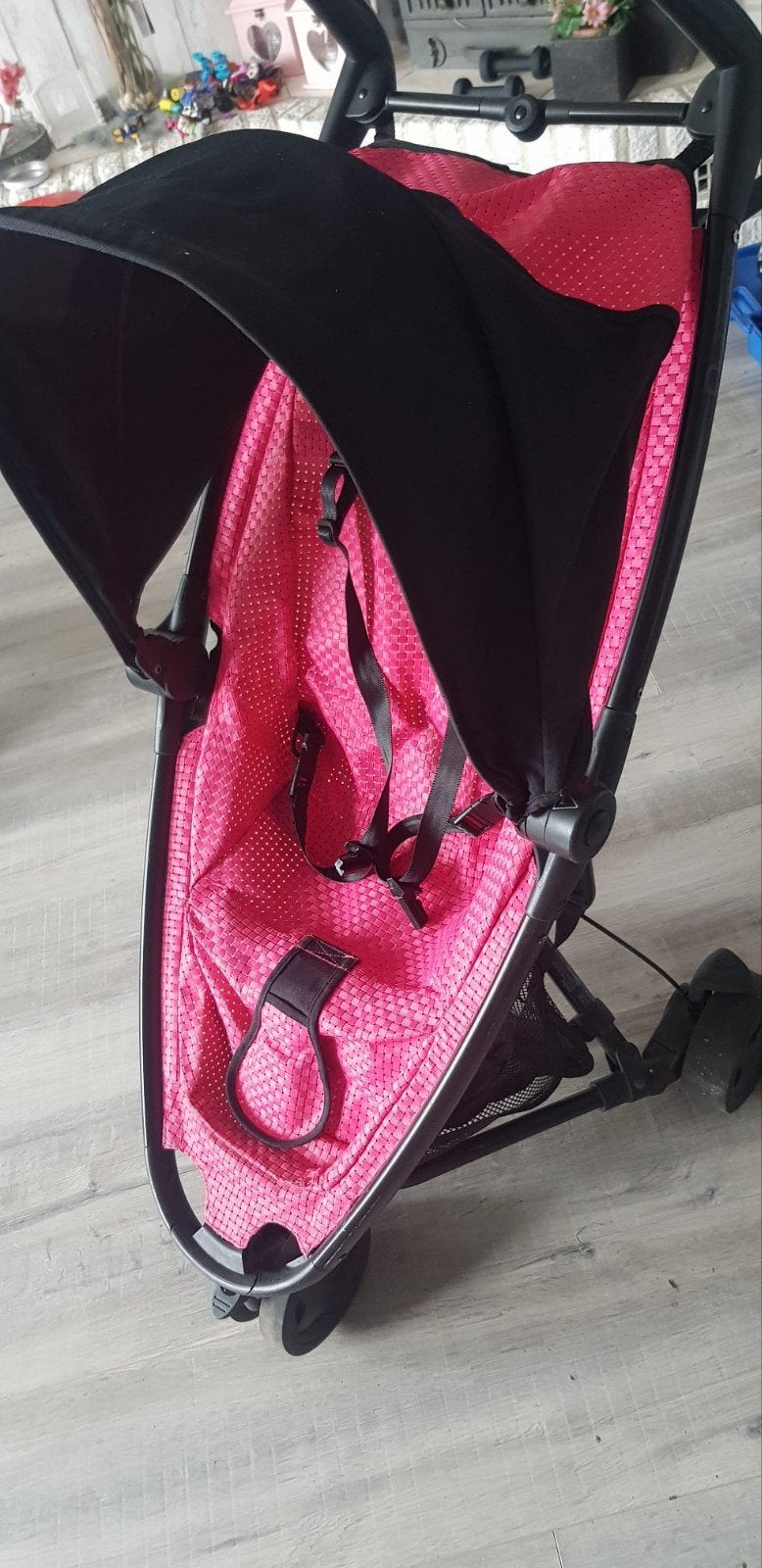 Zwart / roze Quinny Zapp buggy, Ophalen of Verzenden, Zo goed als nieuw, Quinny, Zonnekap