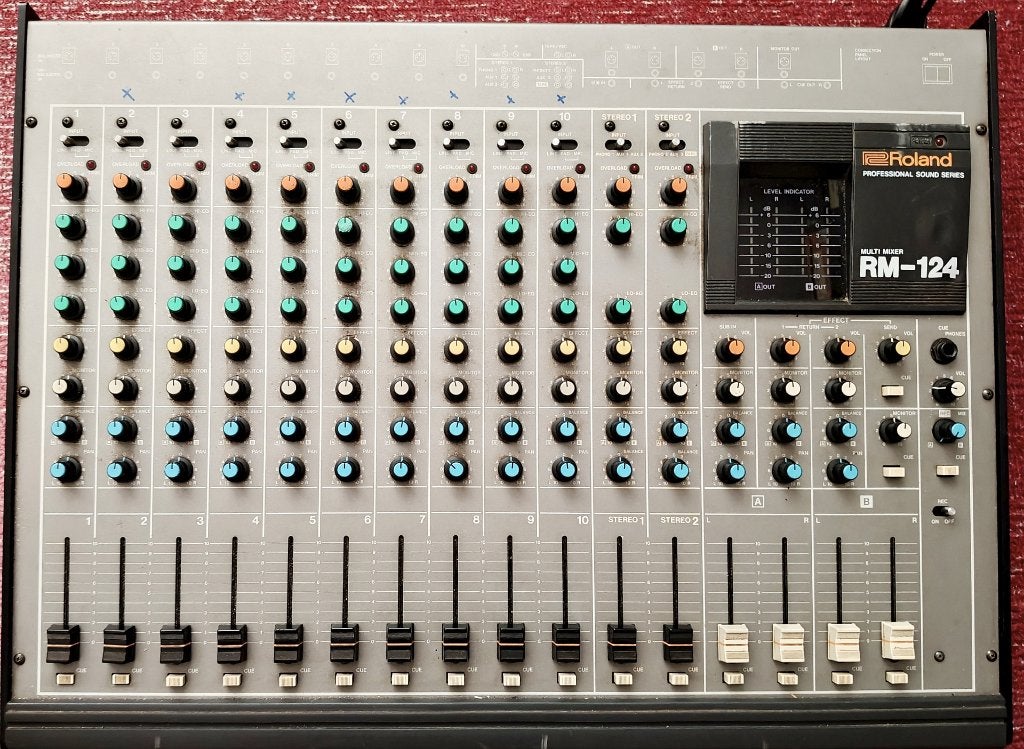 Roland RM-124 Multi Mixer – 12-kanaals analoog mengpaneel, Muziek en Instrumenten, Mengpanelen, Ophalen of Verzenden, Gebruikt
