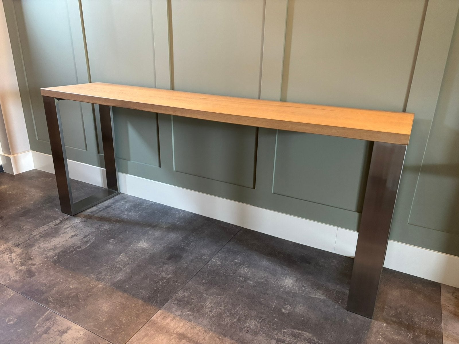 Prachtige sidetable met eikenblad, Huis en Inrichting, Tafels | Sidetables, Ophalen, Zo goed als nieuw, 25 tot 50 cm, Rechthoekig