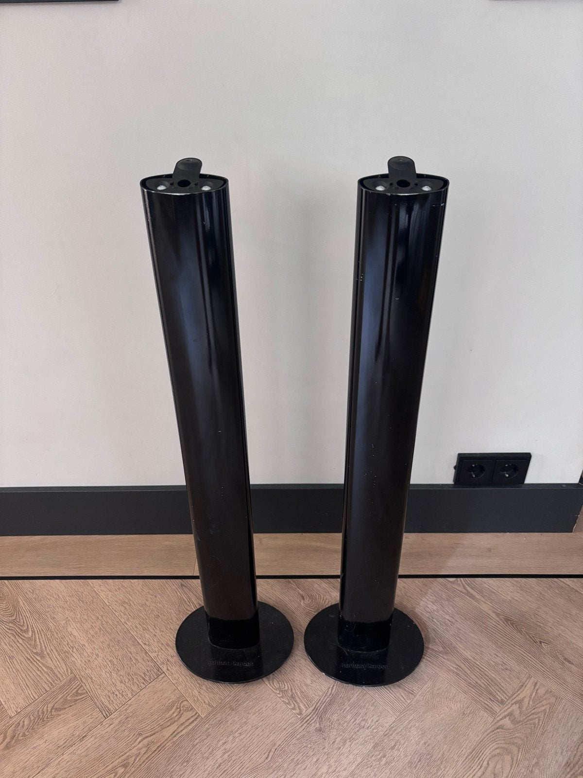 Harman Kardon Speaker Standaarden - Zwart (Set van 2), Audio, Tv en Foto, Luidsprekers, Ophalen, Gebruikt, Inclusief standaarden