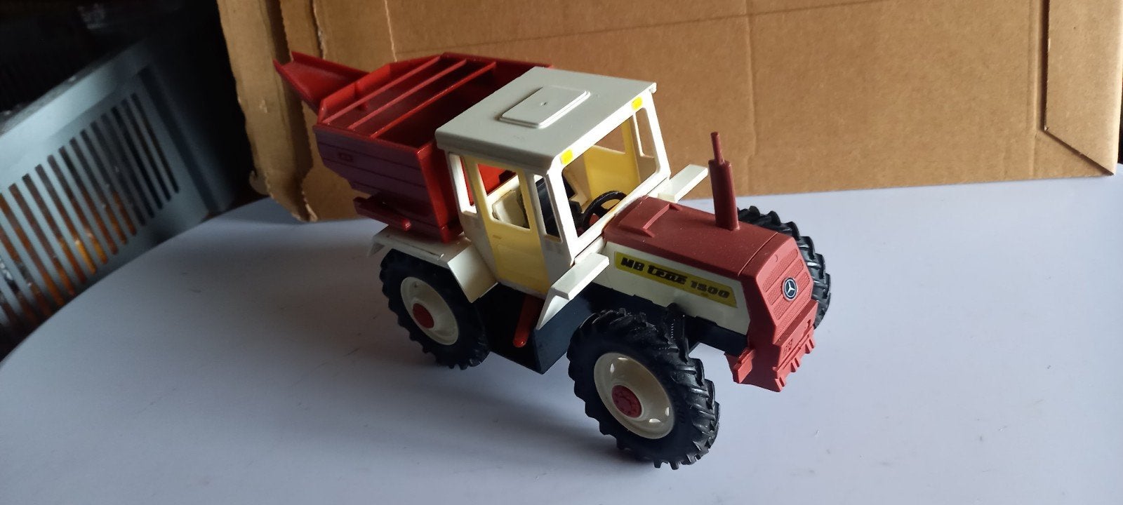Bruder MB Trac 1500 met zaai bak- Jaren '70, Ophalen of Verzenden, Gebruikt