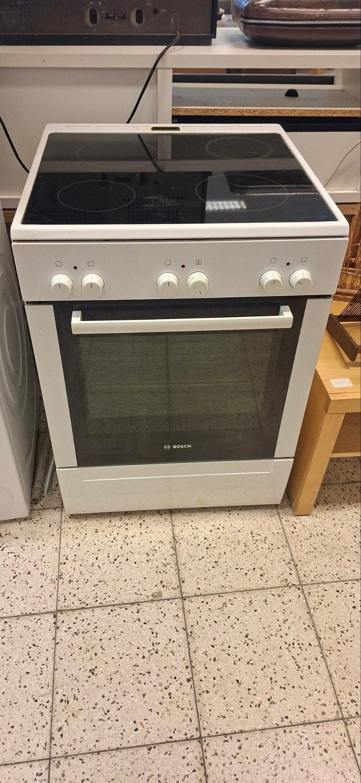 Bosch Vrijstaand Keramisch Fornuis met 4 Kookzones, Ophalen, Gebruikt, Keramisch, 4 kookzones