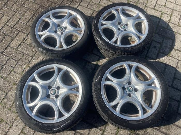 Velgen set + banden van een Alfa Romeo Mito, Gebruikt, -, Verzenden, -