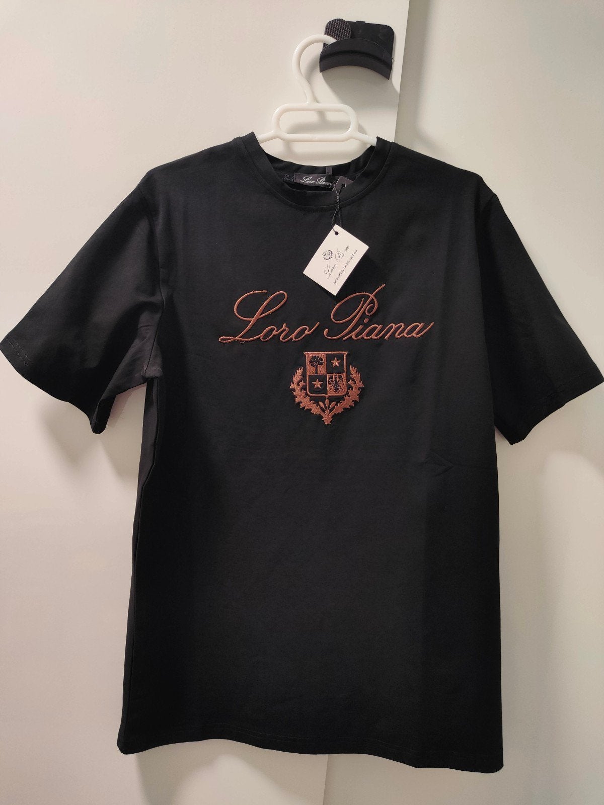 Loro Piana Zwart T-shirt met Bronzen Details, Zwart, Nieuw, Overige maten, Ophalen of Verzenden