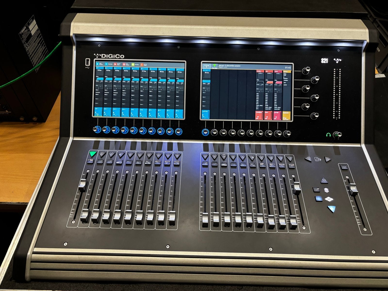 2x DiGiCo S21 Digitale Mengtafel met D-Rack en Flightcase, Ophalen, Gebruikt, 20 kanalen of meer, Microfooningang