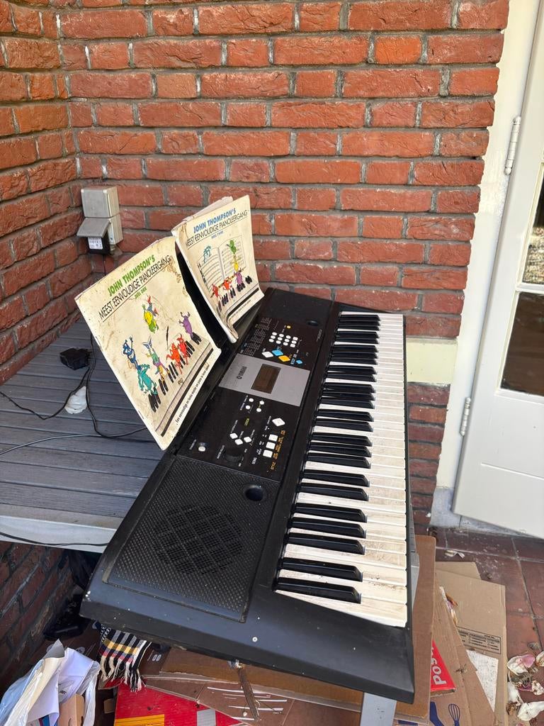 Yamaha keyboard in uitstekende staat + 2 pianoles boekjes, Muziek en Instrumenten, Keyboards, Ophalen, Zo goed als nieuw, 61 toetsen
