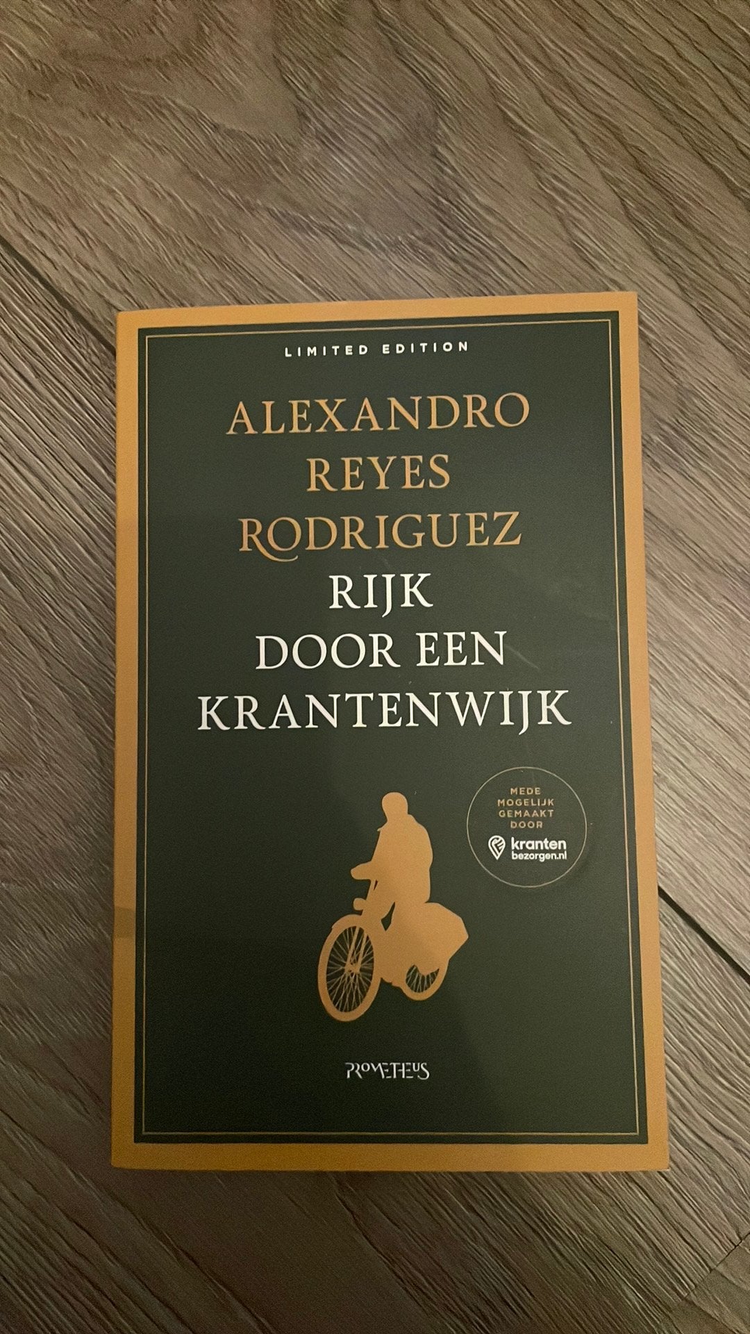 Boek Rijk door een krantenwijk, Ophalen of Verzenden, Nieuw