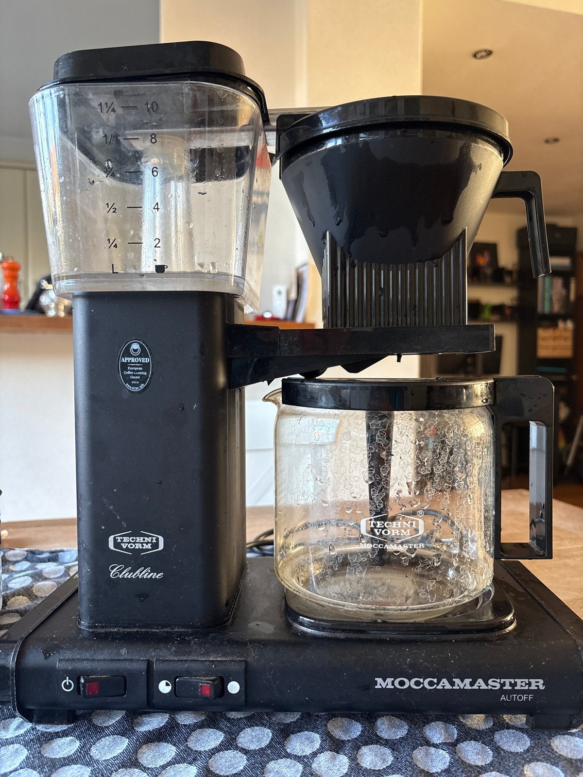 Moccamaster Koffiezetapparaat met Bodum Koffiemolen, Ophalen, Afneembaar waterreservoir, Gebruikt, 10 kopjes of meer