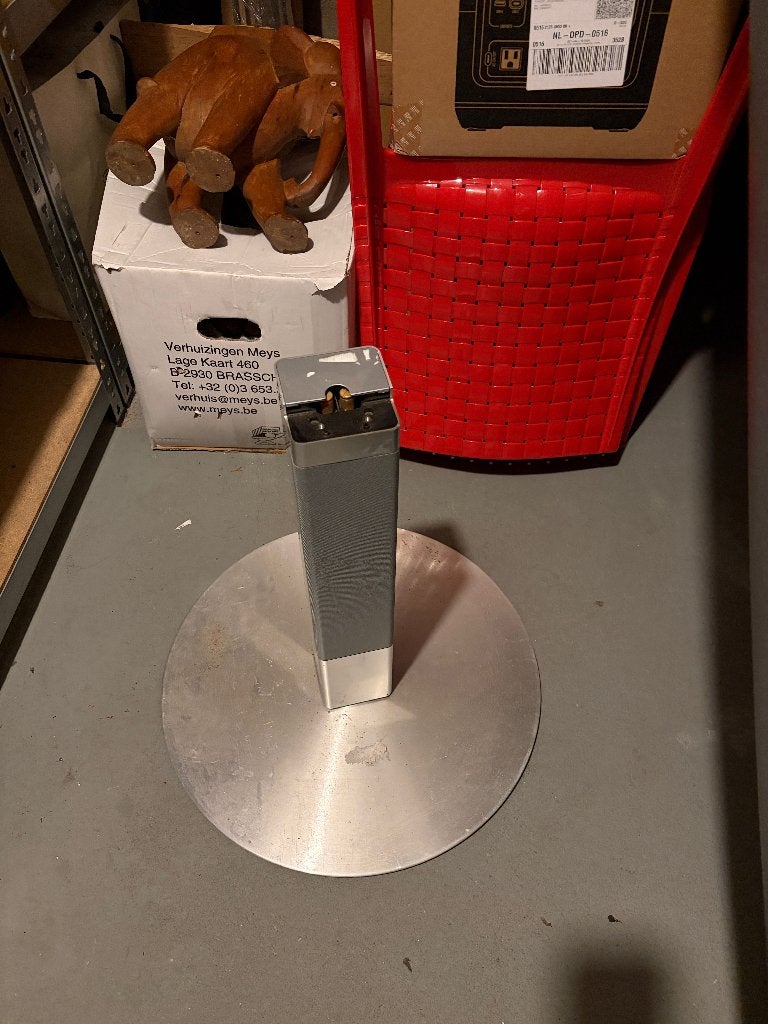 Loewe TV voet met speaker op draaiplateau, Audio, Tv en Foto, Vloerstaande luidspreker, Zo goed als nieuw, Minder dan 60 watt