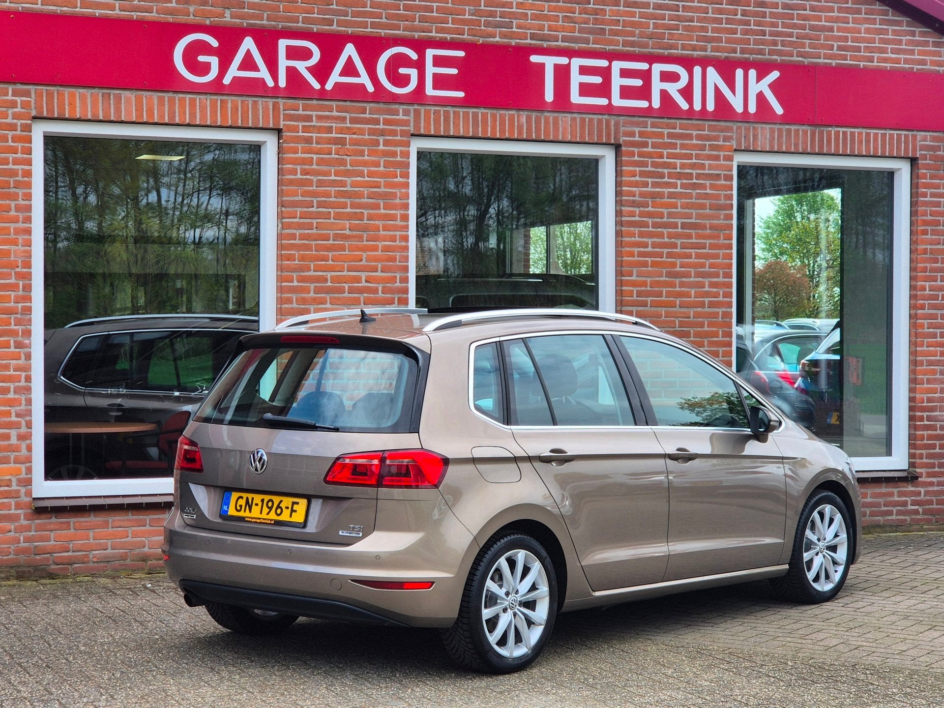 Volkswagen Golf Sportsvan 1.2 TSI Highline 110PK 5drs AUTOMA, Dealer onderhouden, Stof, Gebruikt, Euro 6