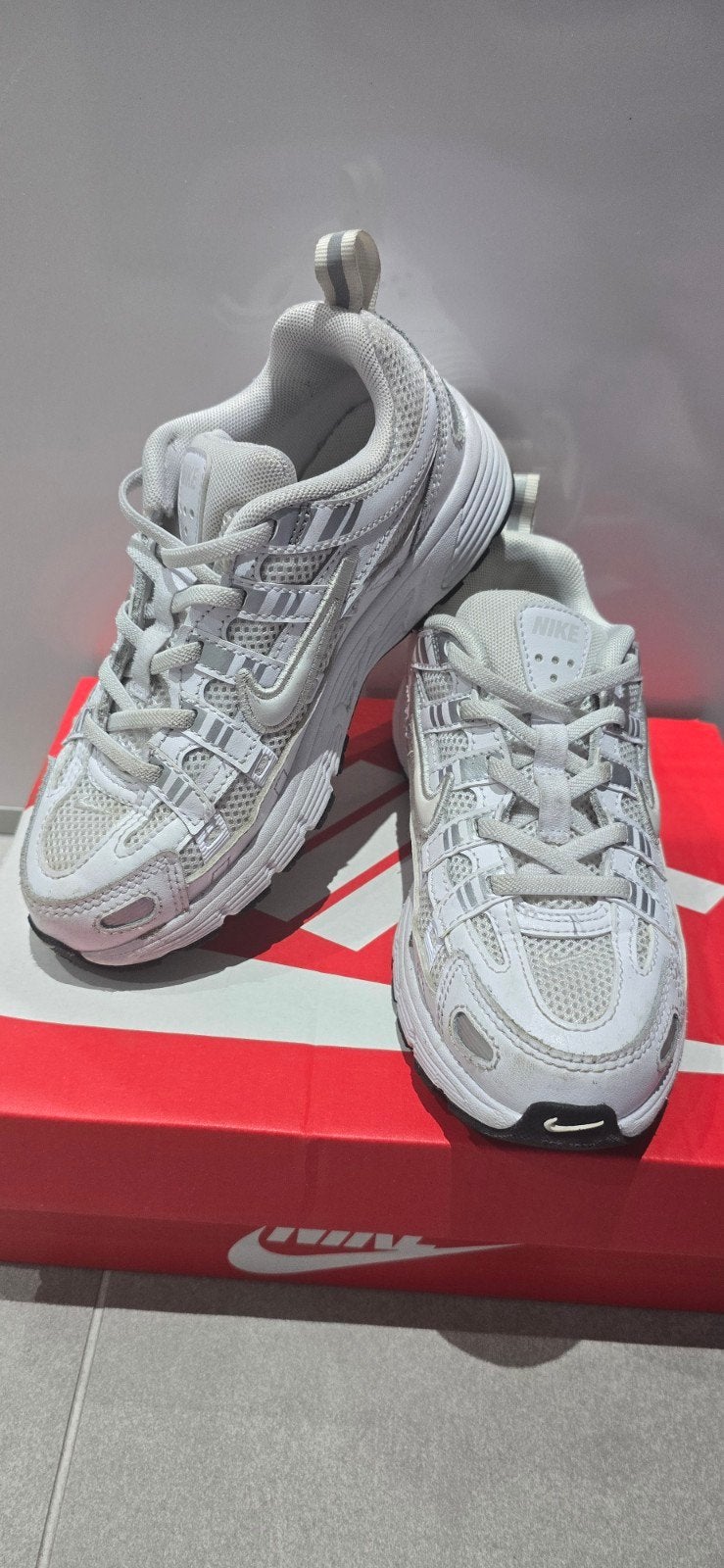 Nette Nike P6000 sneakers maat 31, Ophalen, Zo goed als nieuw, Nike, Jongen of Meisje