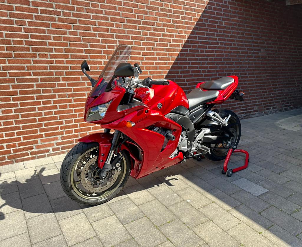 Yamaha FZ1 GT uitvoering! met Garmin navigatie aansluiting, Motoren, 4 cilinders, Motorrijbewijs A, Gebruikt, Sportuitlaat