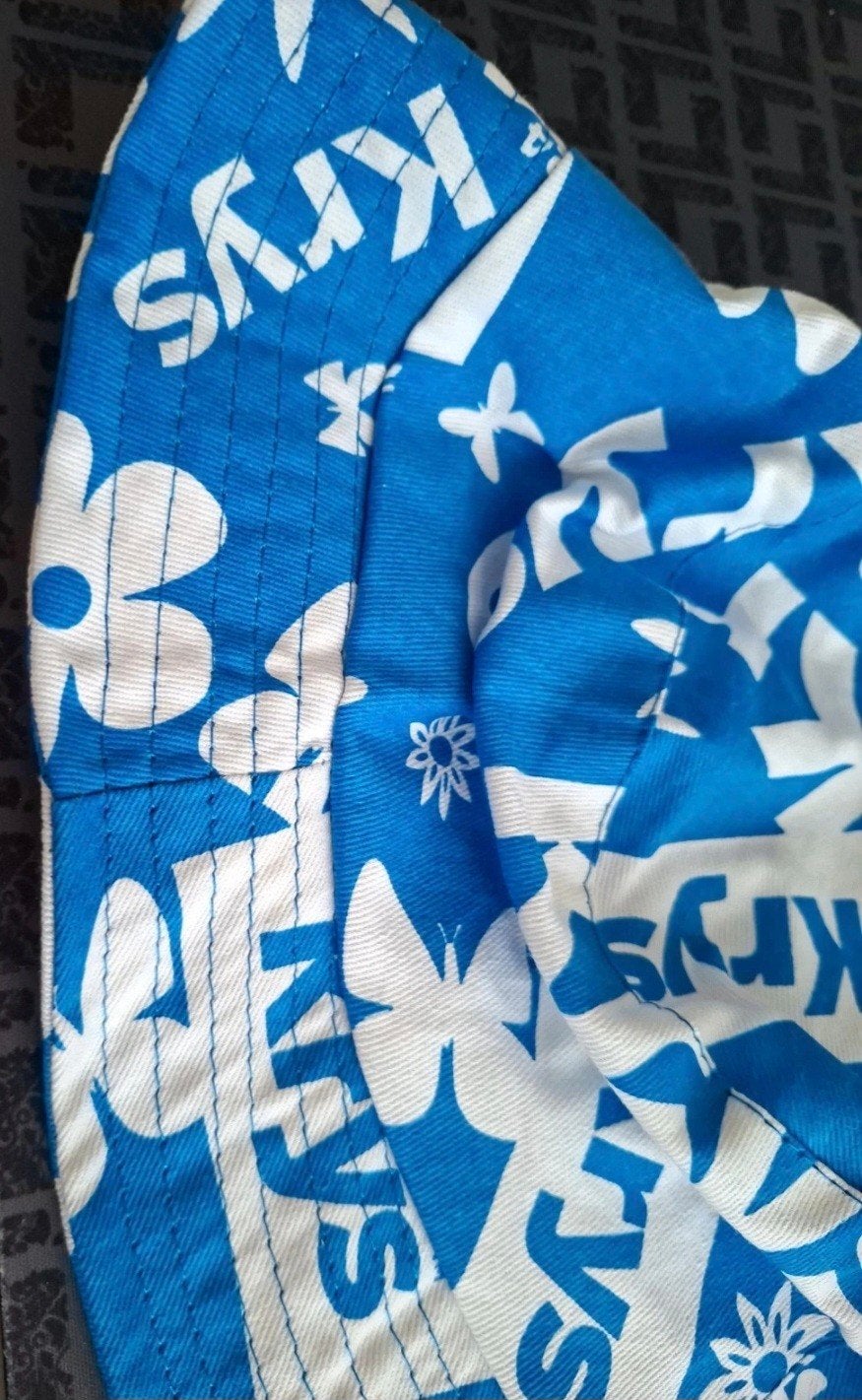 Krys Bucket Hat - Blauw/Wit met Bloemen en Vlinders, Hoed, Zo goed als nieuw, Krys, One size fits all