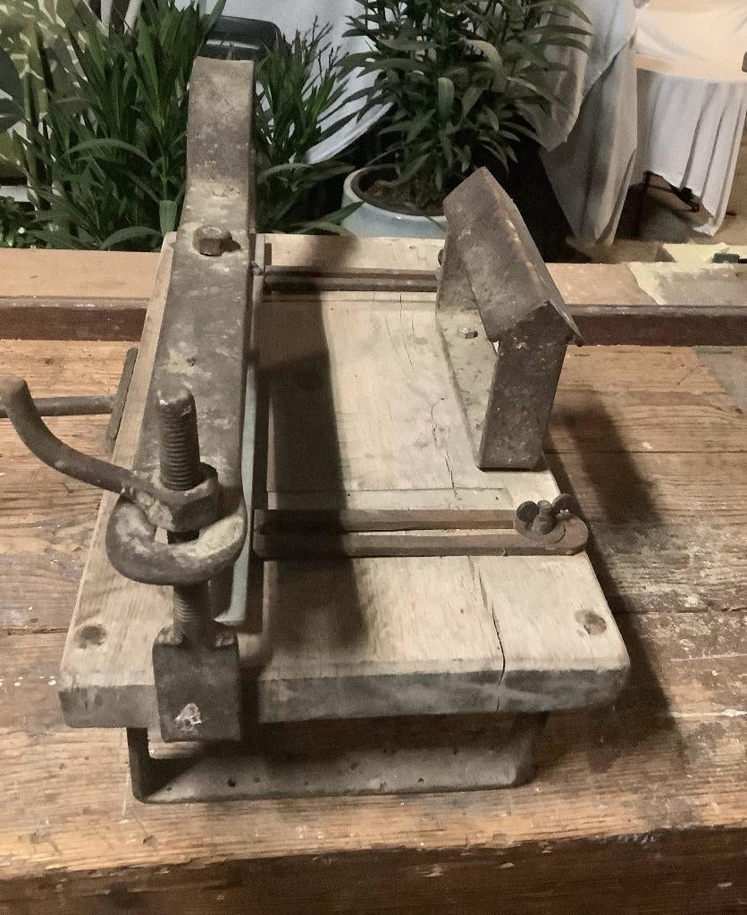 Te koop: Fraaie historische tegelmachine voor € 20,--, Ophalen
