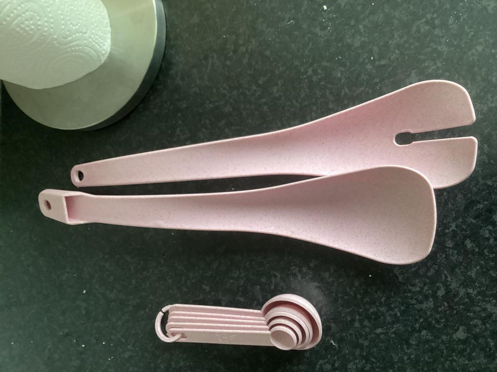 Roze Sla Bestek + Maatlepel - Zo Goed Als Nieuw, Huis en Inrichting, Keuken | Bestek, Ophalen of Verzenden, Zo goed als nieuw