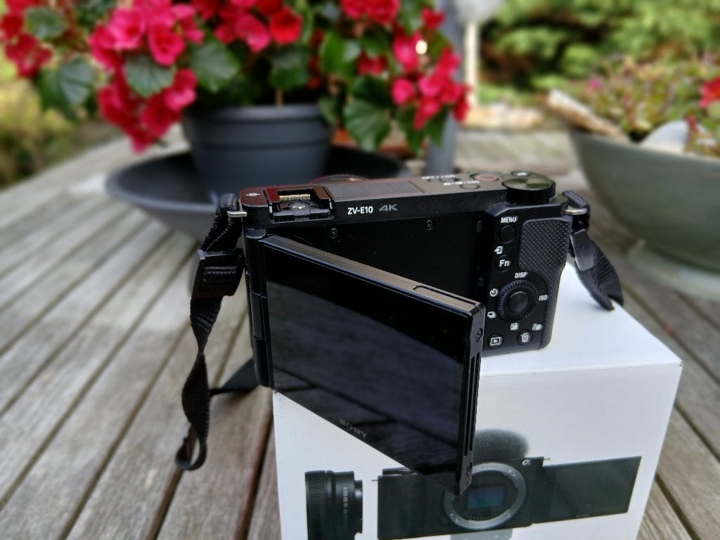 Sony zv E10 -16-50mm Oss II- Gp-Vpt2BT- 64gb sd- 1181 schut., Ophalen of Verzenden, Zo goed als nieuw, 24 megapixels, Sony