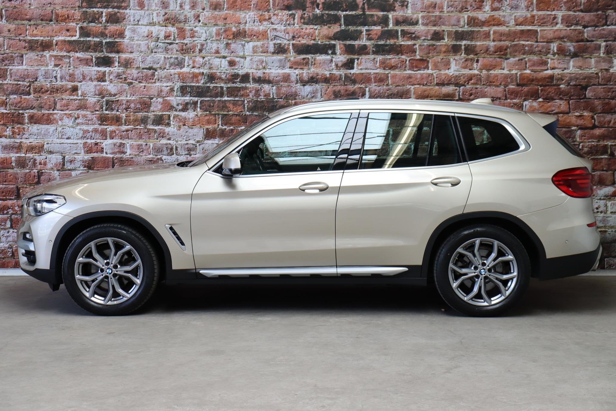 BMW X3 xDrive20i High Executive xLine Automaat / Navigatie P, Auto's, 1998 cc, Gebruikt, 4 cilinders, 2000 kg