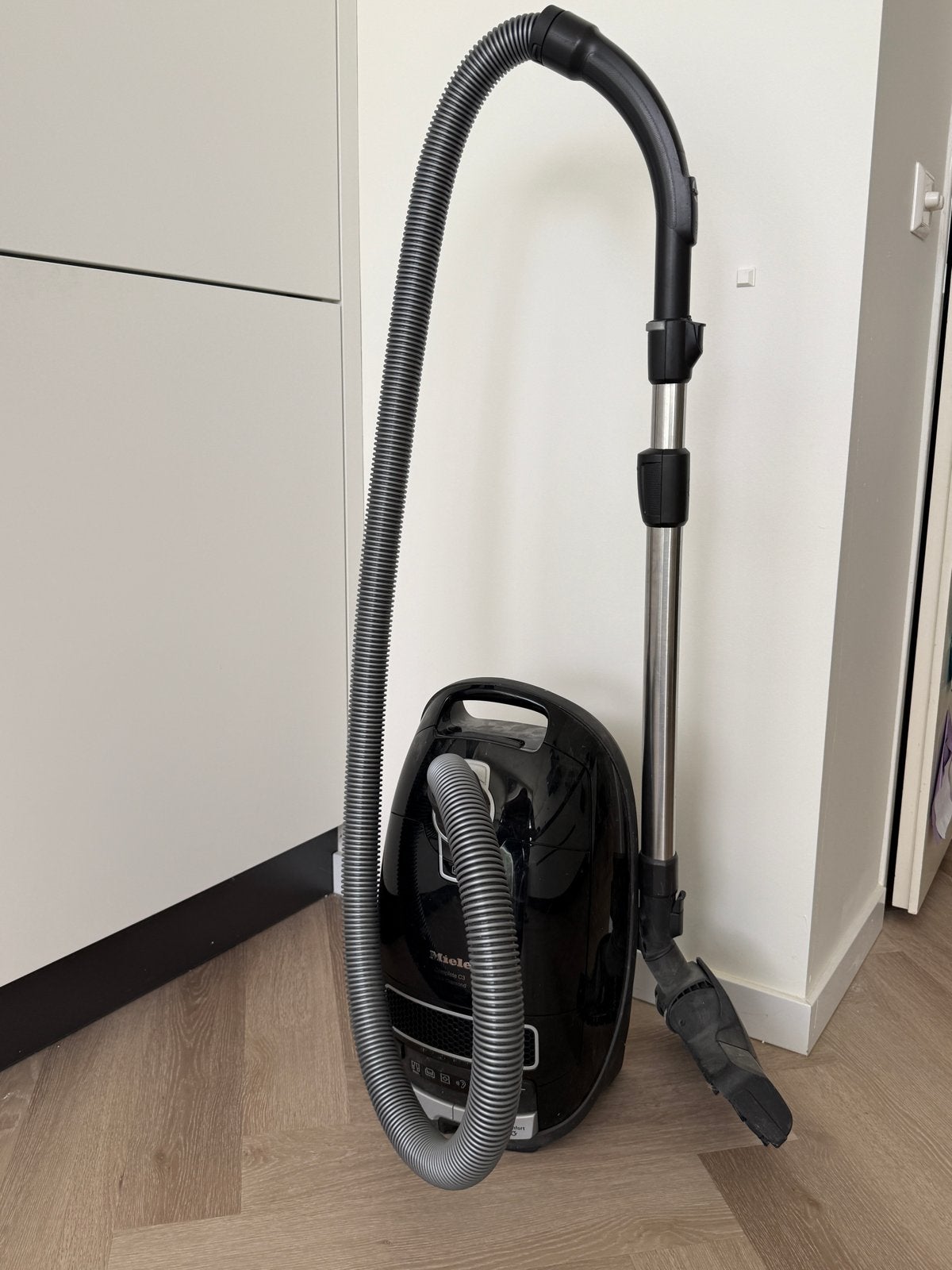 KAPOT (na verbouwing) Miele Complete C3 stofzuiger, Witgoed en Apparatuur, Stofzuigers, Gebruikt, Miele, Ophalen, Stofzak